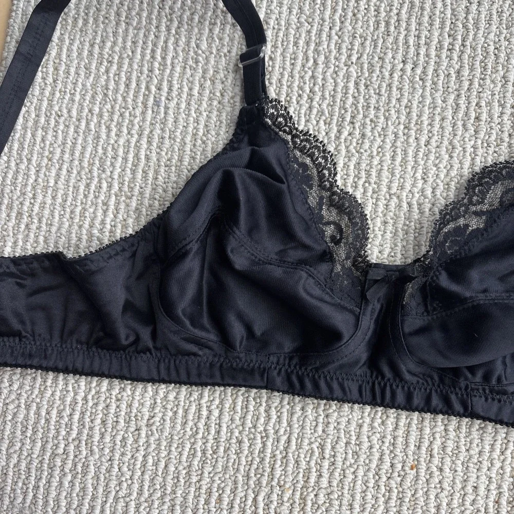 Vintage The Lovable Company Bra 36B Black Satin Polyester Wireless Bra